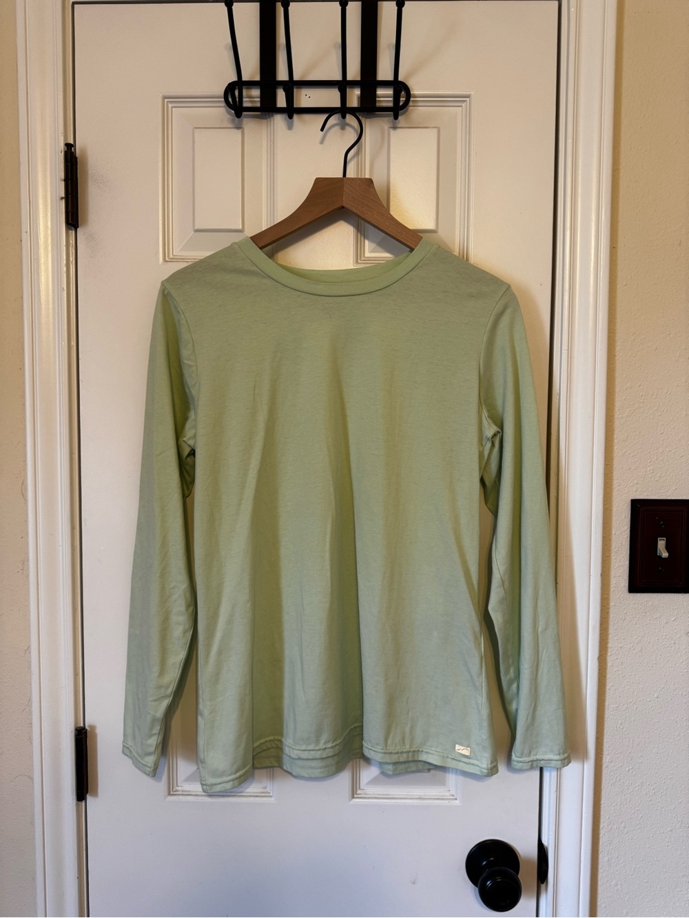 Women's Long Sleeve Crewneck Shirt - Light Green